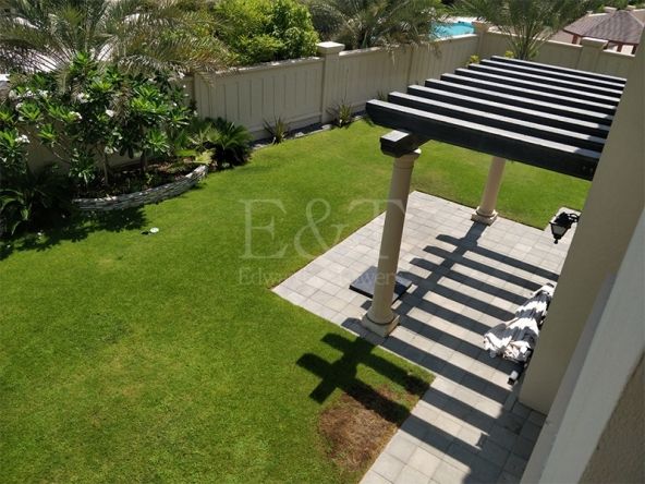 Fantastic Family Home With Rare *Huge Garden*