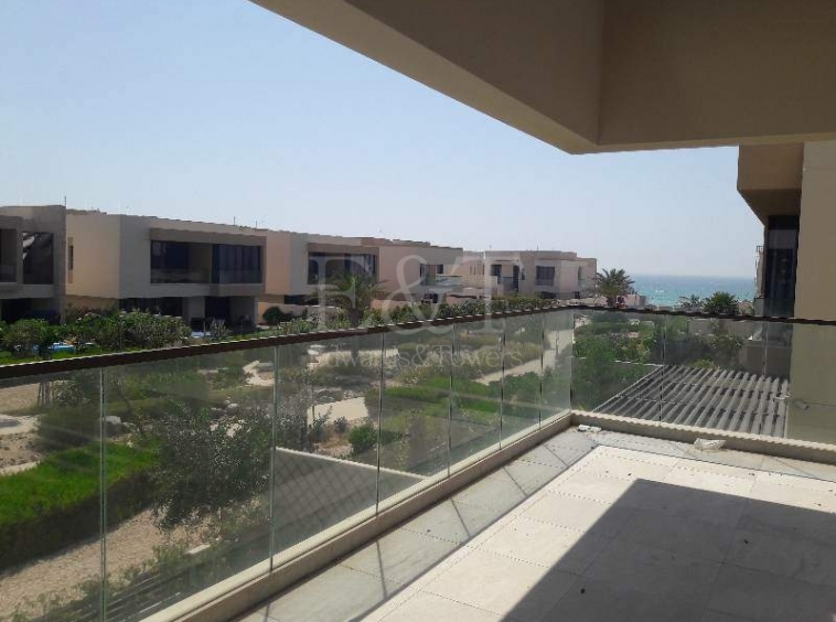 Sea view | Landscaped garden| Stunning 5 bedrooms!