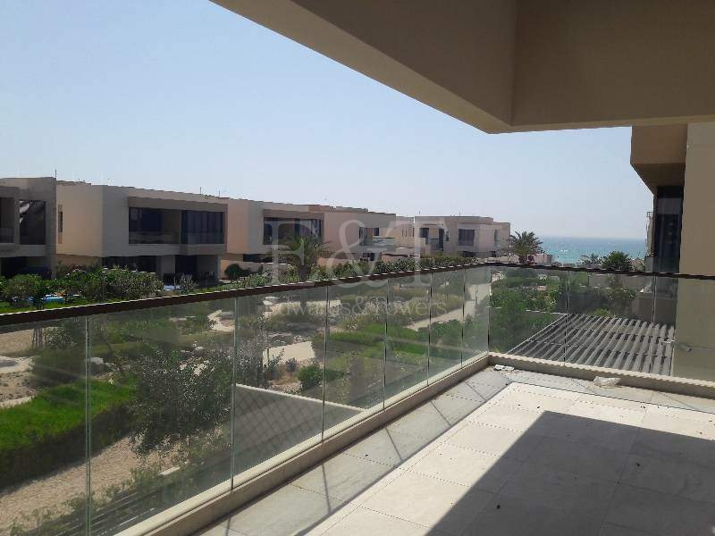 Sea view | Landscaped garden| Stunning 5 bedrooms!