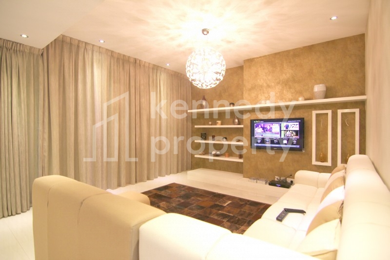Exclusive VIP Upgraded 3beds+M Townhouse