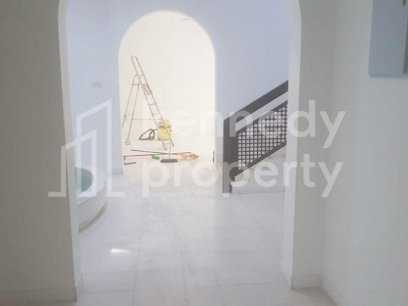 9 Bed Large Villa I Great Location I Unfurnished