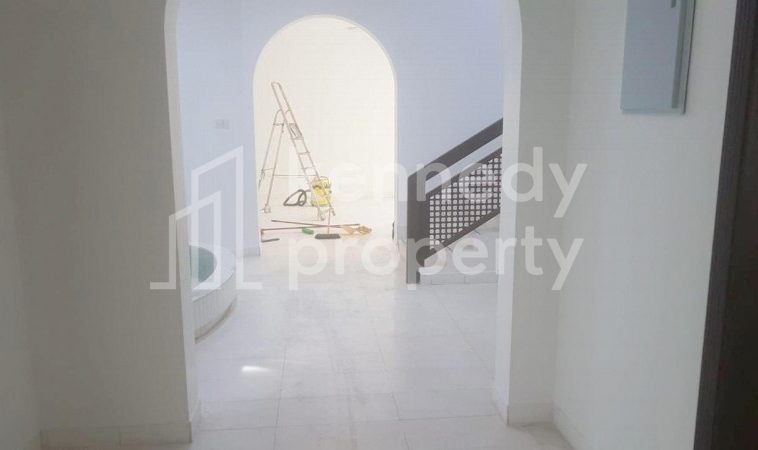 9 Bed Large Villa I Great Location I Unfurnished