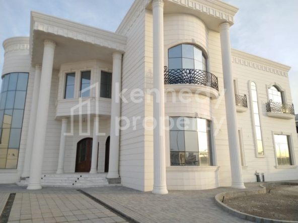 Huge Villa | Well Maintained I Private Garage