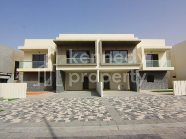 Single Row Private Villa next To Park| Large Plot