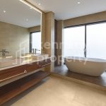 Modern Luxurious  I Huge Garden I Balcony