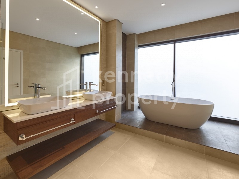 Modern Luxurious  I Huge Garden I Balcony