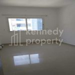 4 Cheques | Closed Kitchen | Available