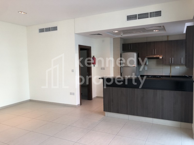 Spacious I Chiller Free I Good Location