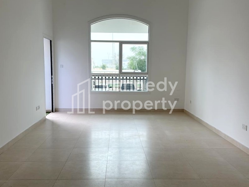 Ready To Move In I Well Maintained I Large Balcony