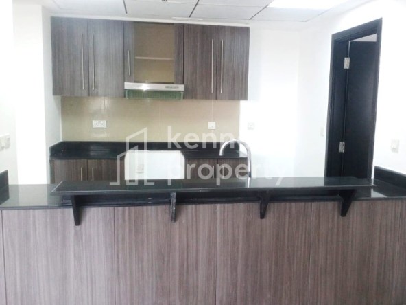 Well Maintained I Spacious Layout I Mid Floor