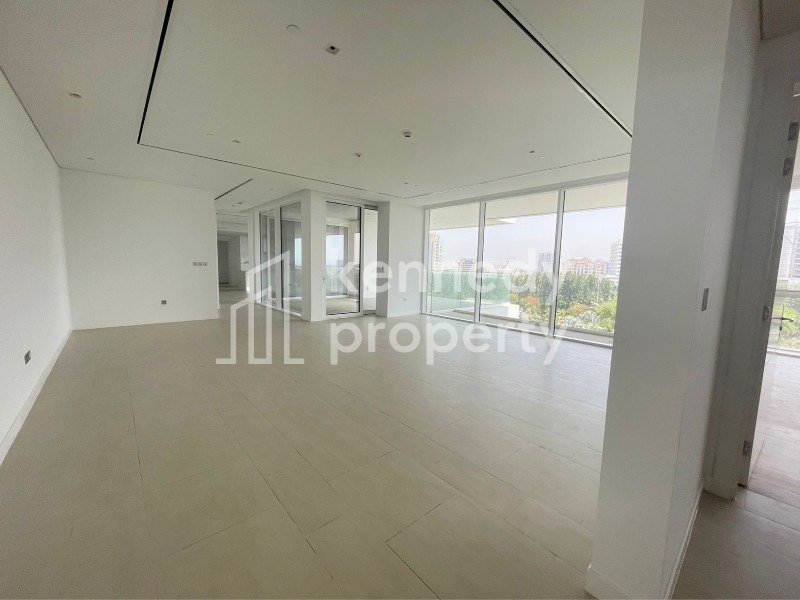 Vacant Now | Spacious Layout | Maids Room