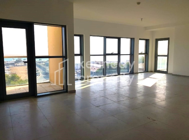 Well Priced| Ready to Move-in | Maids Room