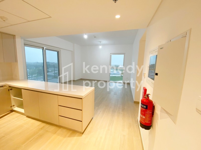 Amazing Views| Vacant on Transfer | Corner Unit